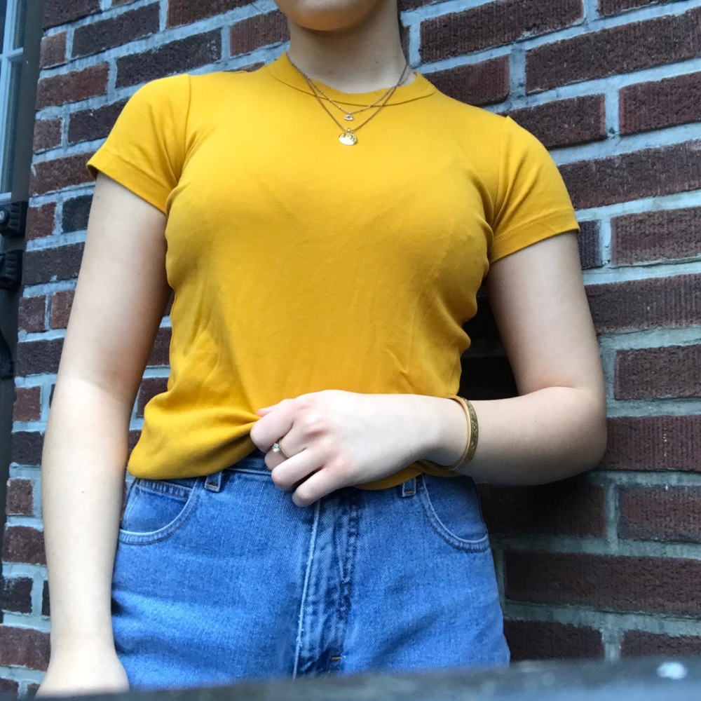 Yellow cotton uniqlo tee shirt